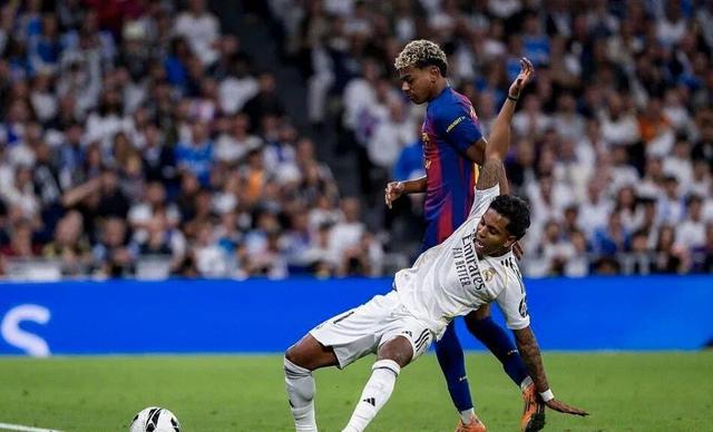 皇家马德里清晨单刀错失；志在英超名次提升；引发热议；赛程密集仍需轮换的简单介绍-开云体育官网